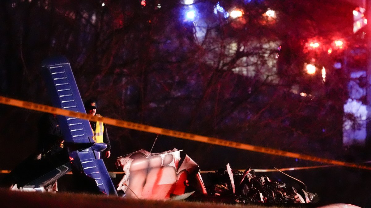 5 killed after single-engine plane crashes near Tennessee highway