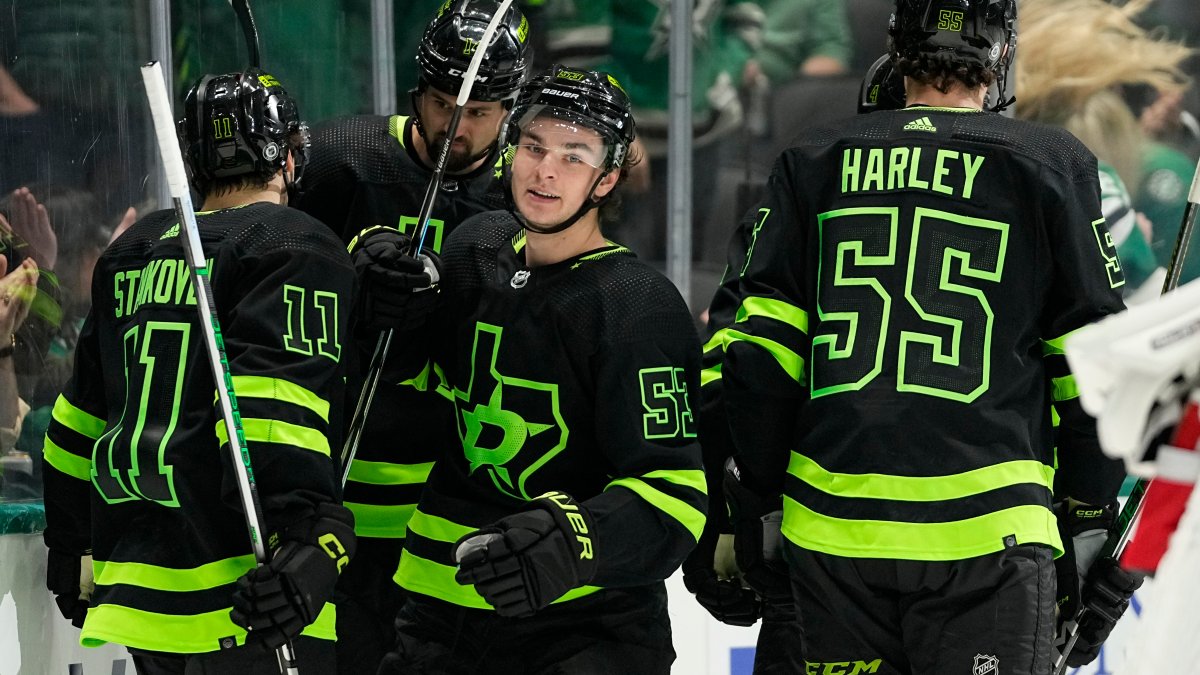 Devils' second-period barrage overwhelms Dallas Stars