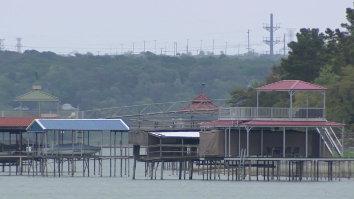 Broken gondola lift causes 4 people to fall into cliff in North Texas
