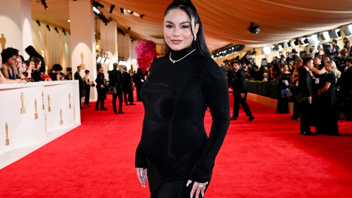 Vanessa Hudgens reveals on Oscars red carpet that she's pregnant – NBC 5 Dallas-Fort Worth - Vimarsana News