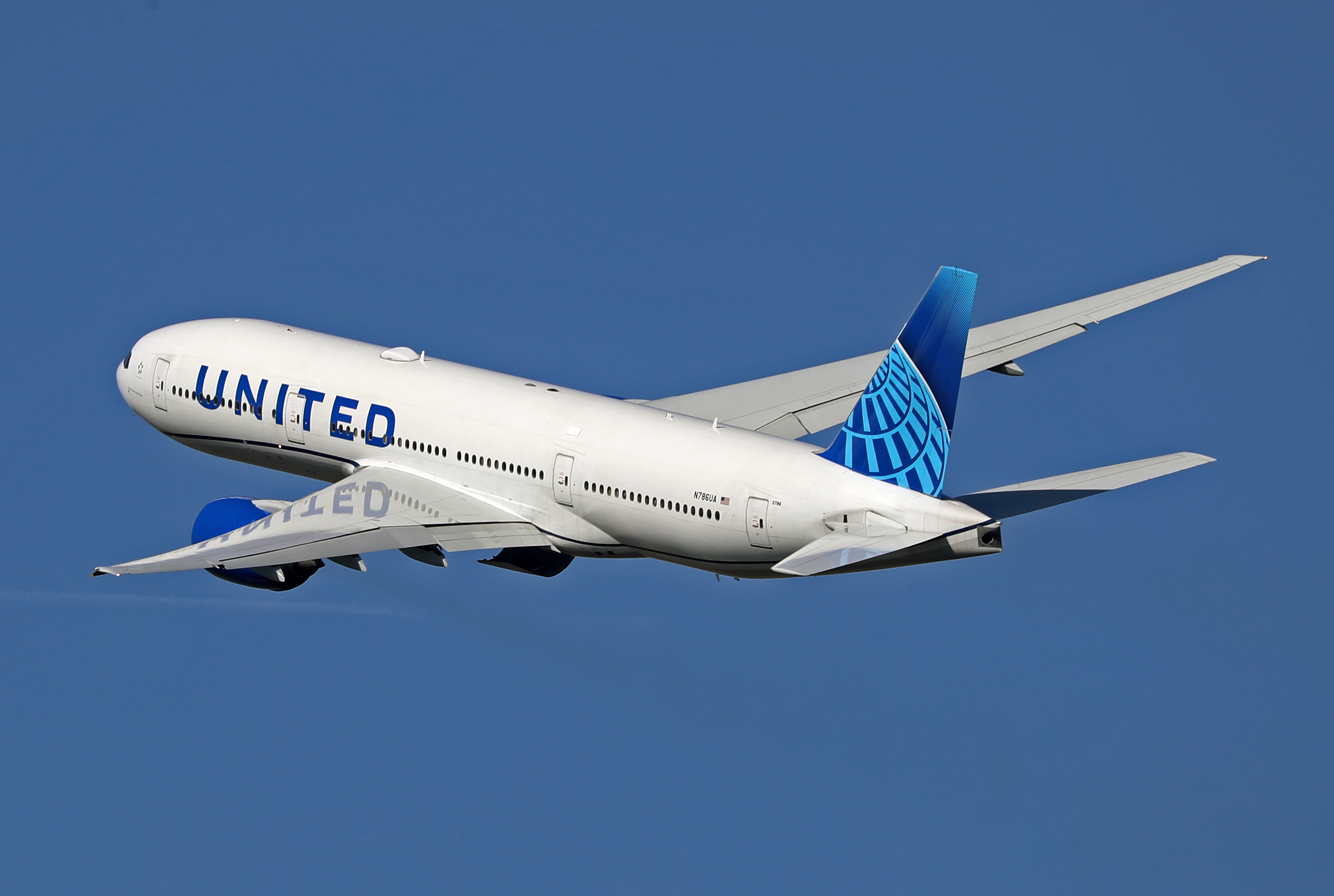 United Airlines flight diverted to Orlando from Miami after unruly