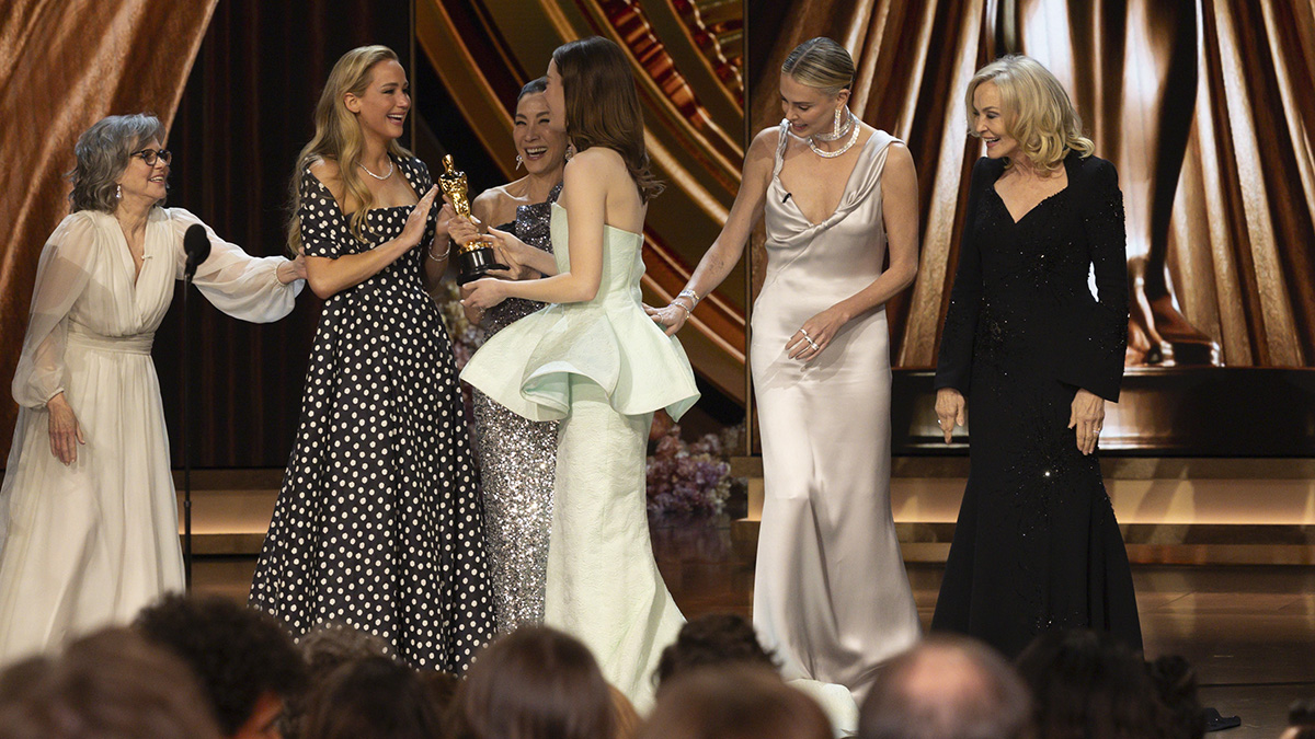 Why Michelle Yeoh gave Emma Stone’s Oscar to Jennifer Lawrence NBC 5