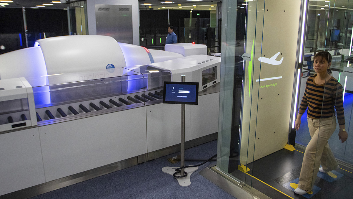 TSA unveils passenger self-screening lanes at Vegas airport as ‘a step into the future'