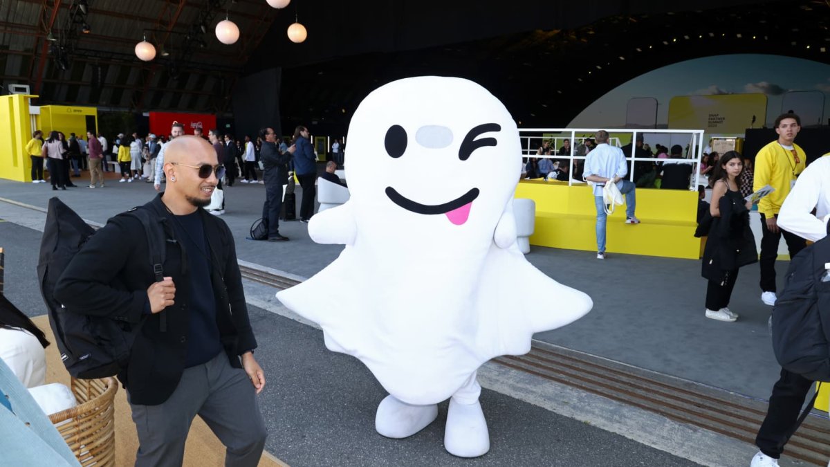Snap shares rocket 28% after company reports unexpected profit, better-than-expected revenue - Vimarsana News