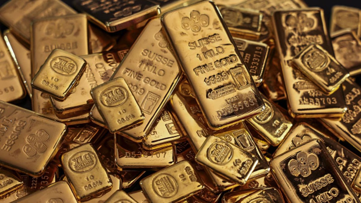 Gold has broken through the $2,300 level, and one market veteren has a bullish call looking ahead - Vimarsana News
