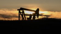 Oil prices rebound as traders wait for U.S. first-quarter economic growth data