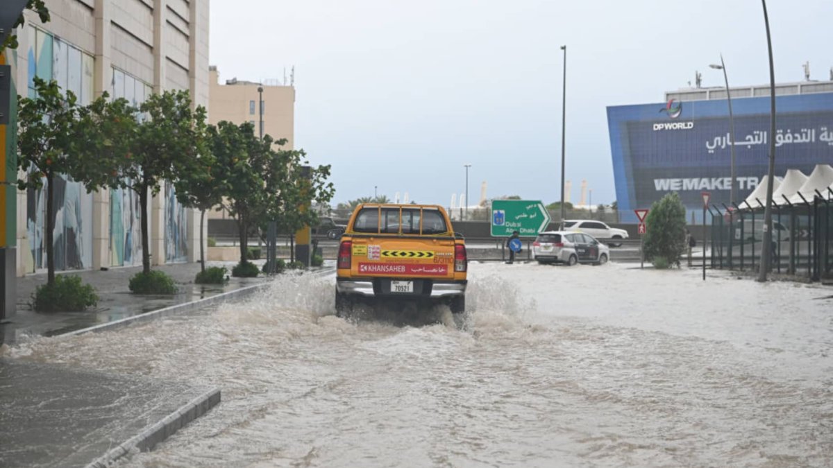 Photos show heavy rain and severe flooding in the United Arab Emirates ...