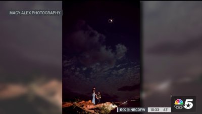 Photographer captures total eclipse during proposal in Texas