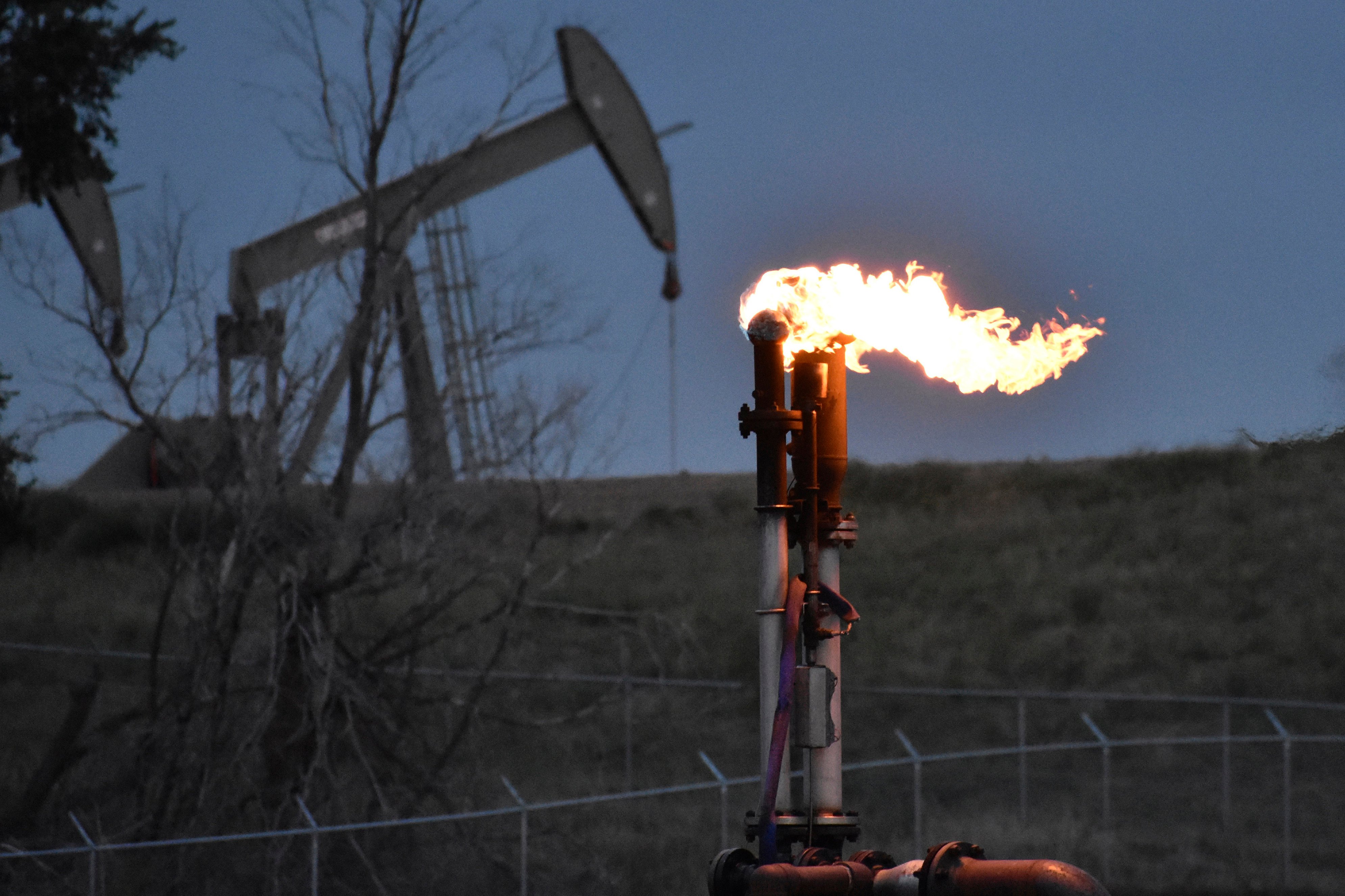 Heat-trapping carbon dioxide and methane levels in the air spiked to new record high – NBC 5 Dallas-Fort Worth - Vimarsana News