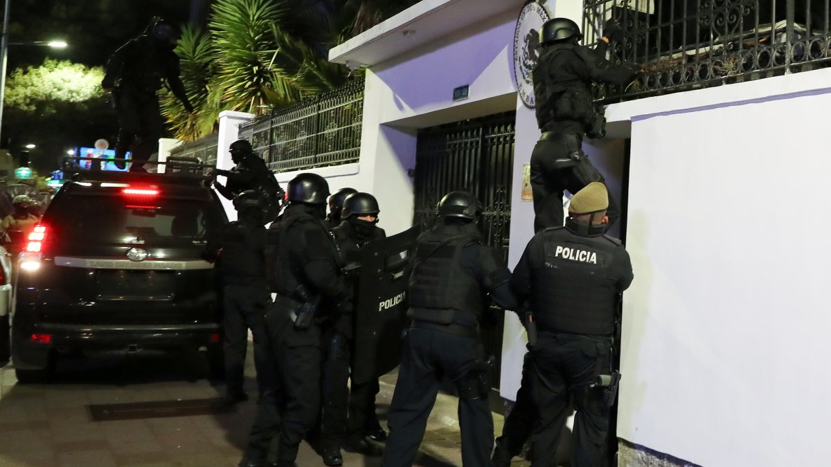 Mexico breaks diplomatic ties with Ecuador after police raid embassy