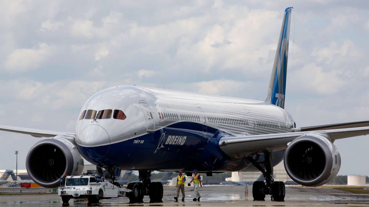 Boeing whistleblower says the Dreamliner 787 could 'break apart' because of safety flaws, report says