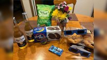 โ๐ Happy Eclipse Day on Monday!! ๐
Let's witness Solar/Lunar history together with Corona, Cescent ๐ Chicken Salad sandwiches, Sun โ๏ธ Chips, and Moon Pies! ๐