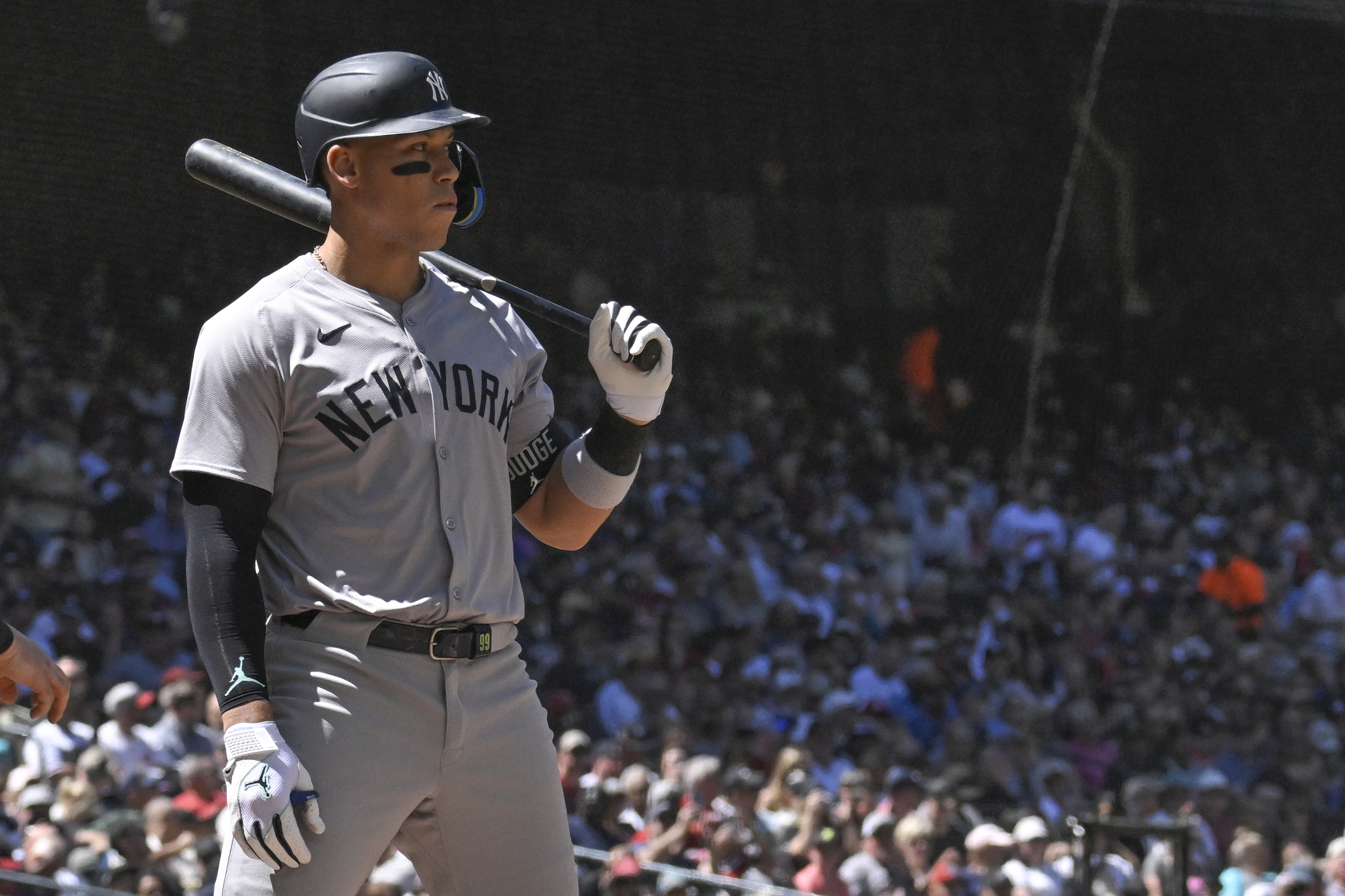 MLB jersey controversy: Sweat stains irk fans, Nike seeks fix – NBC 5 ...