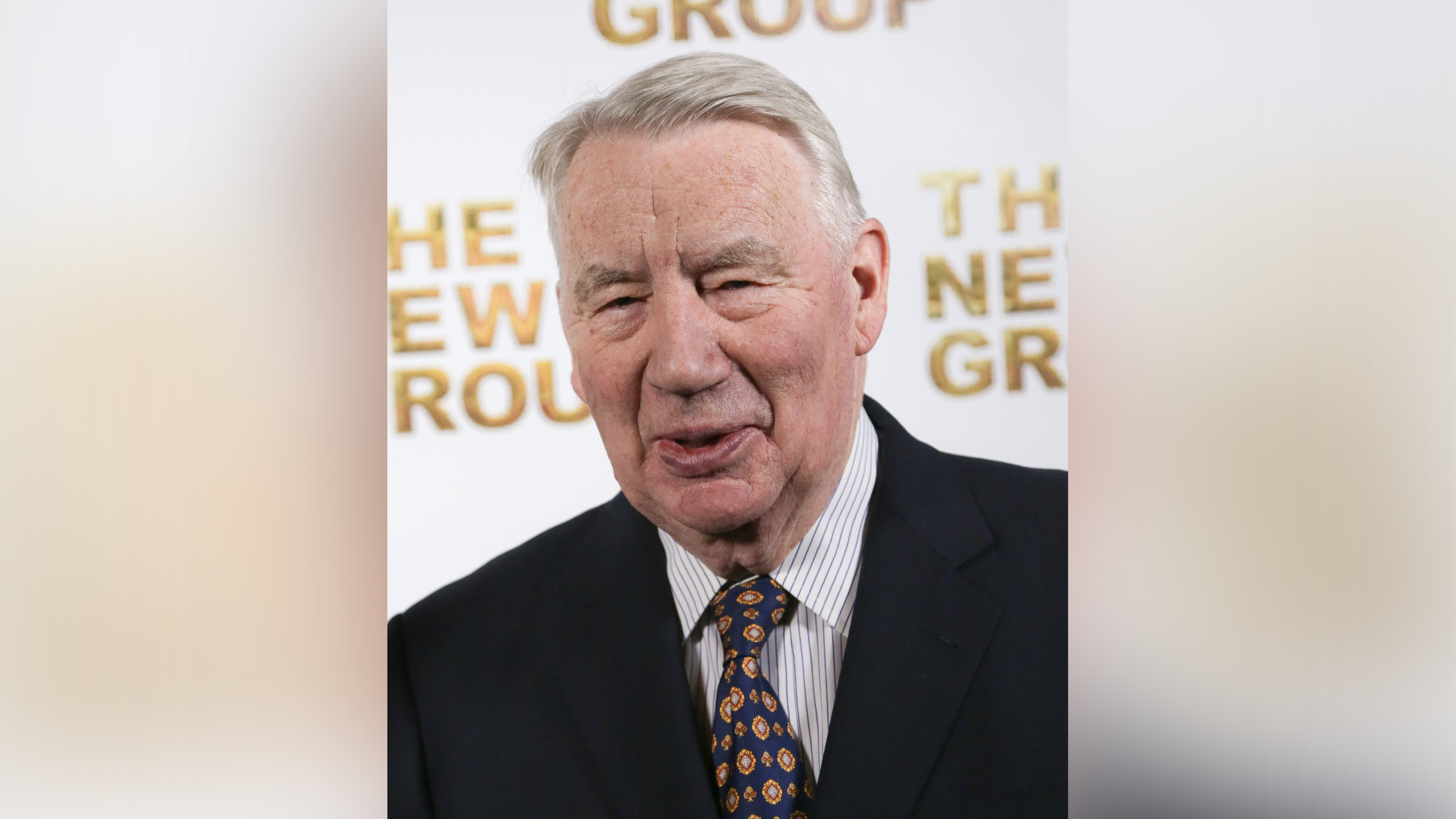 Robert MacNeil, creator and first anchor of PBS 'NewsHour,' dies at 93 – NBC 5 Dallas-Fort Worth - Vimarsana News