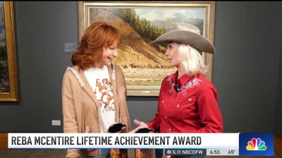 Legendary country artist Reba McEntire receives honor