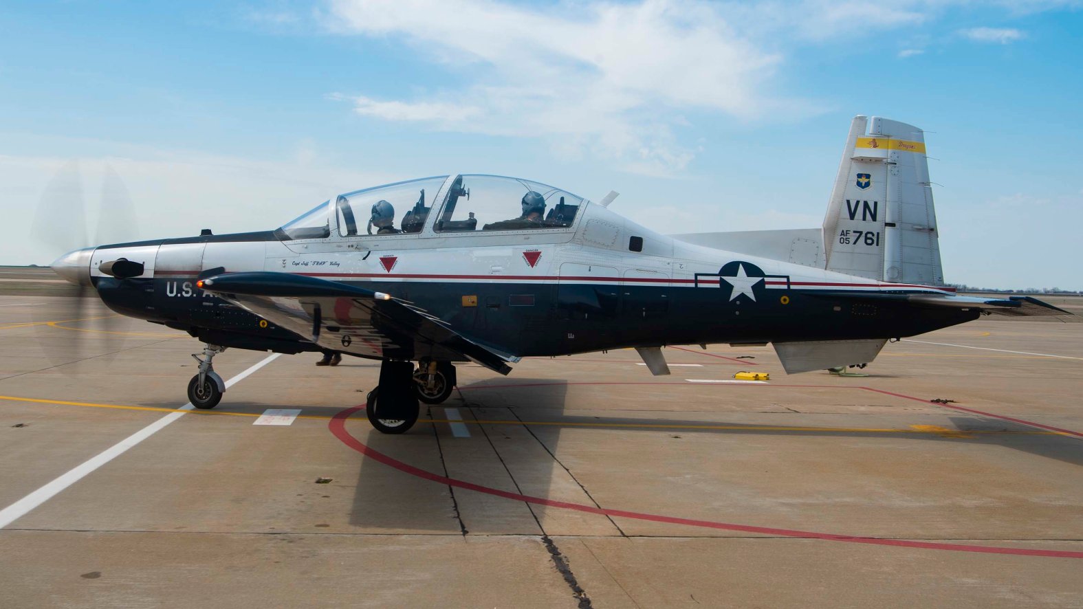Pilot dies after ejection seat fires while on the ground at Texas’s ...
