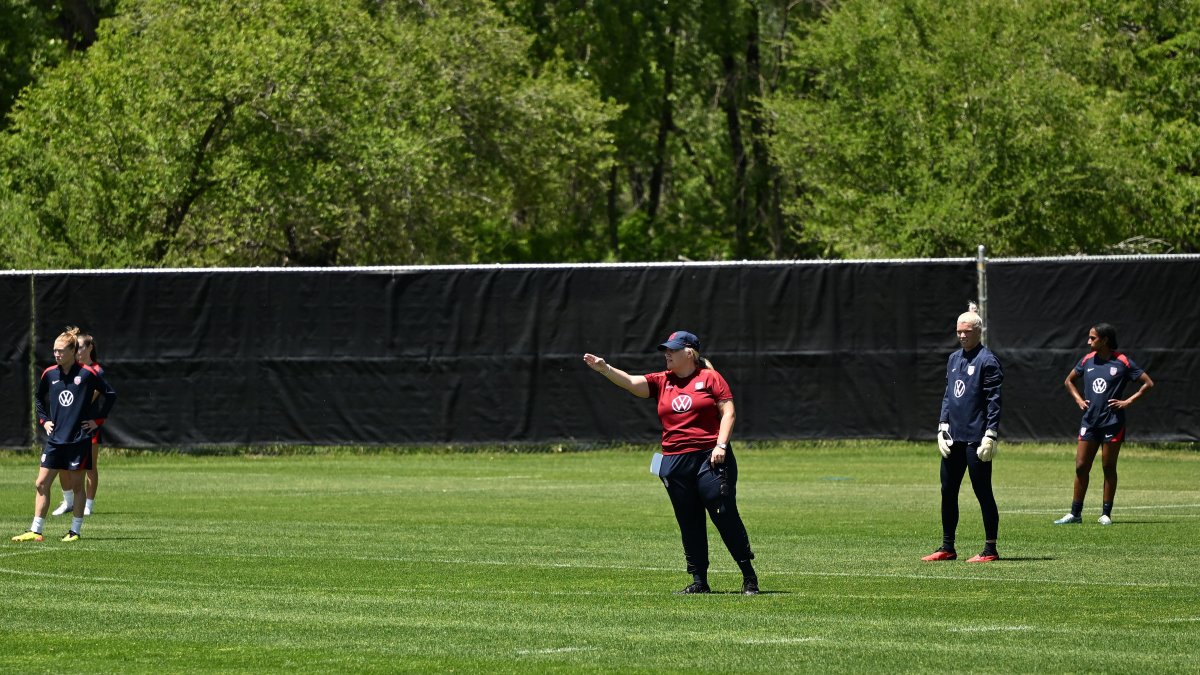 Emma Hayes conducts 1st practice with USWNT, Paris Games prep NBC 5