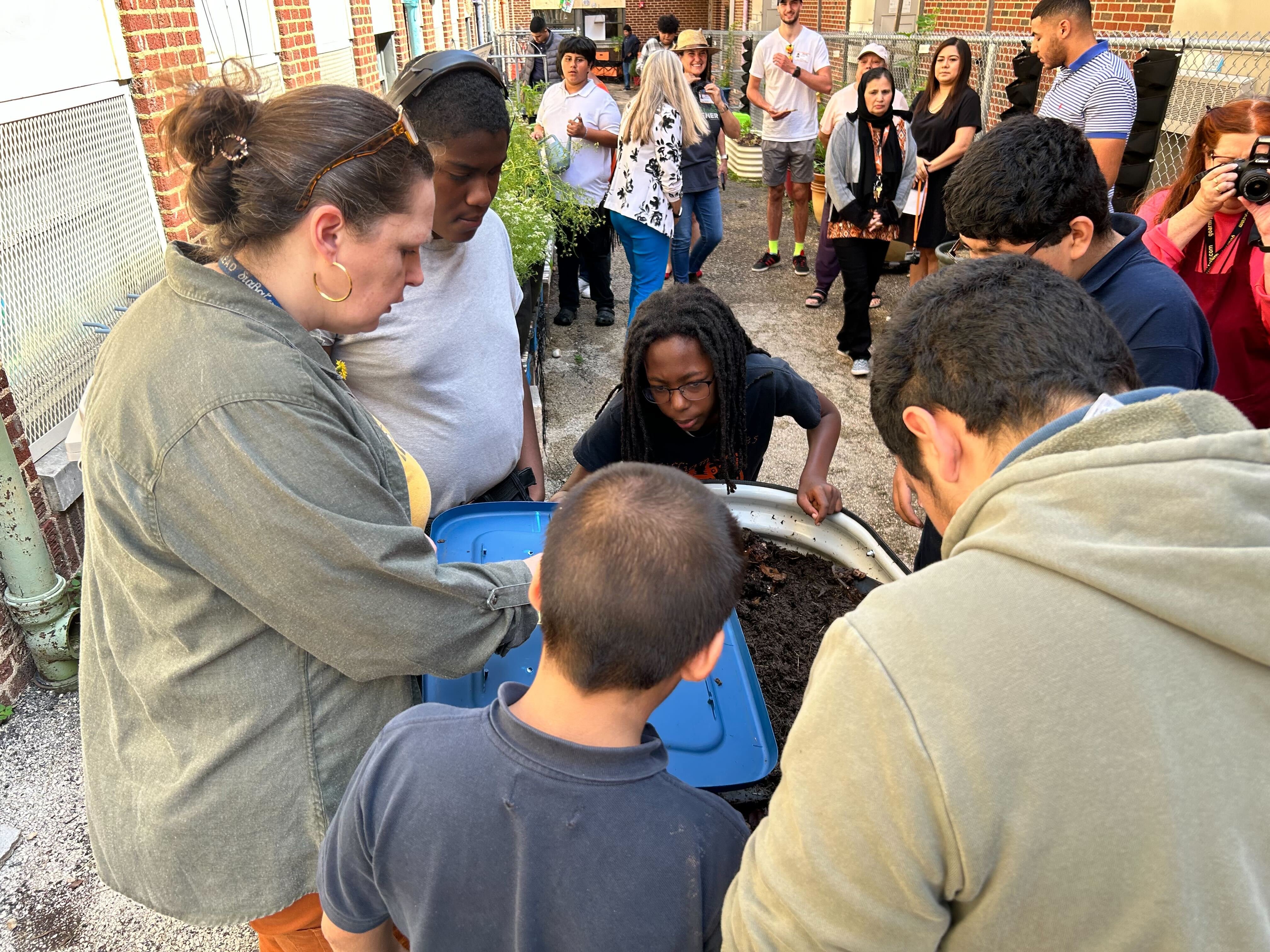 Learning garden helps Fort Worth students grow food, life skills – NBC 5 Dallas-Fort Worth - Vimarsana News