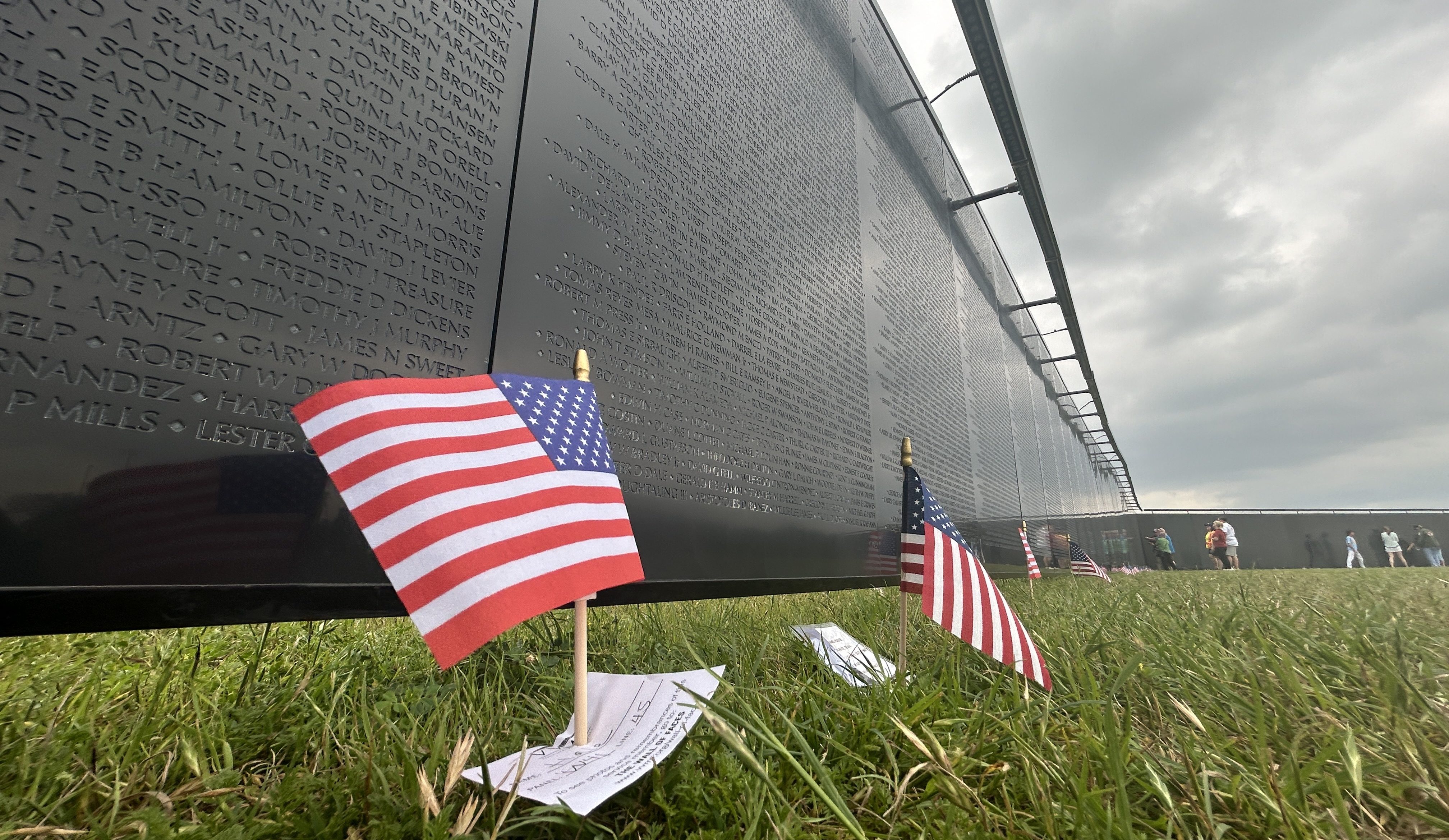The Wall That Heals: Honorary exhibit for Vietnam War veterans comes
to North Texas