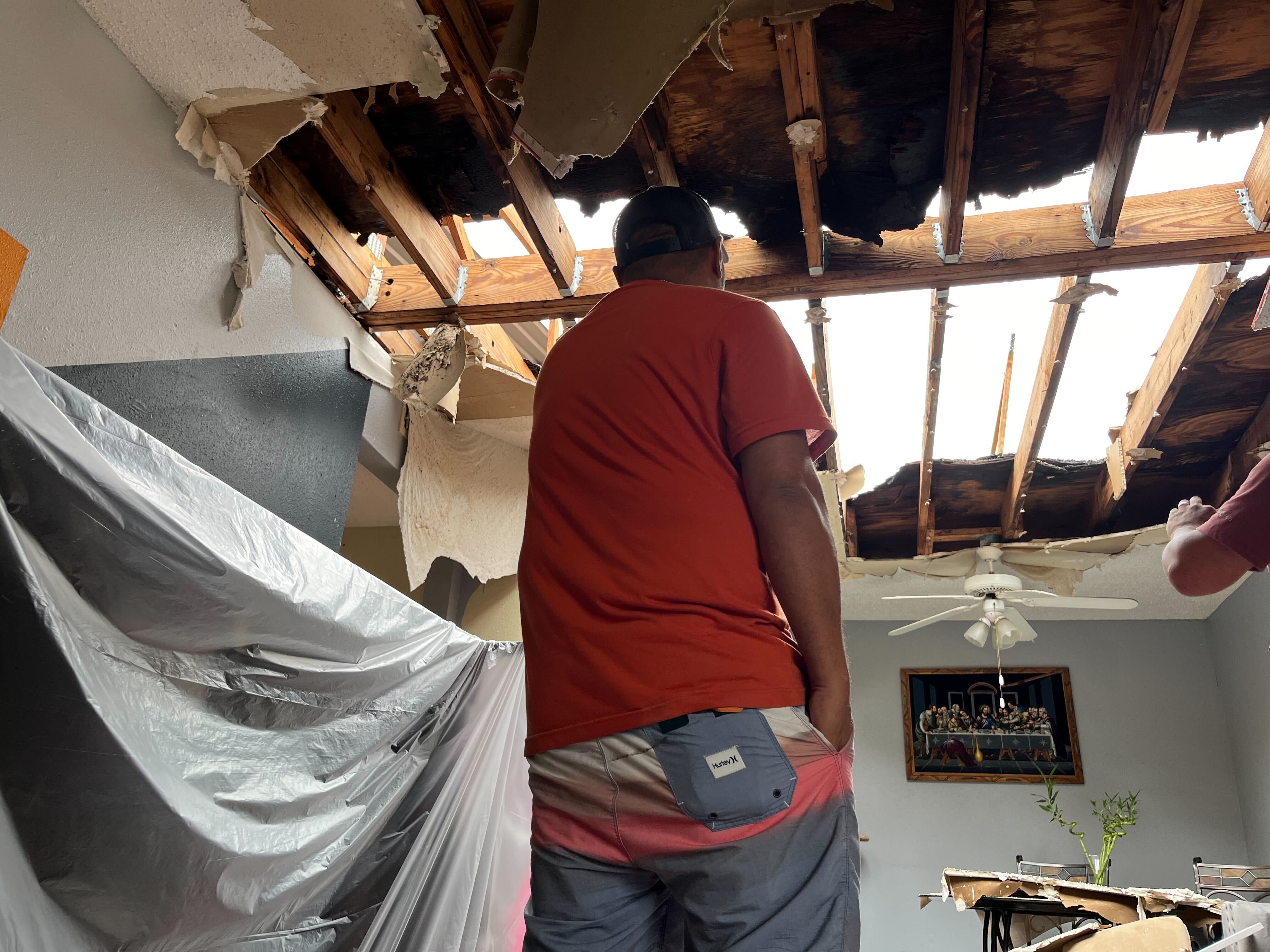 At least 4 dead, over 800,000 homes without power after severe storms hit Houston – NBC 5 Dallas-Fort Worth - Vimarsana News