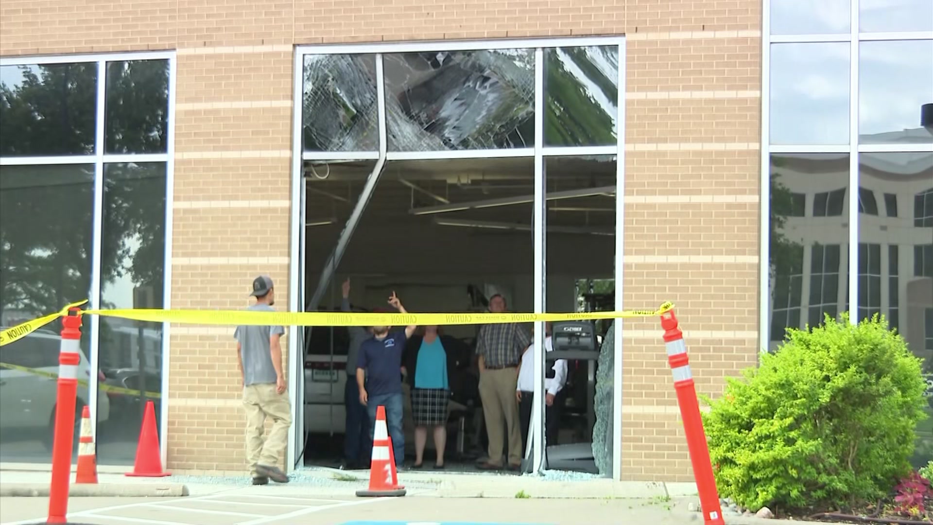 Investigation underway after SUV crashes into Irving building – NBC 5 ...