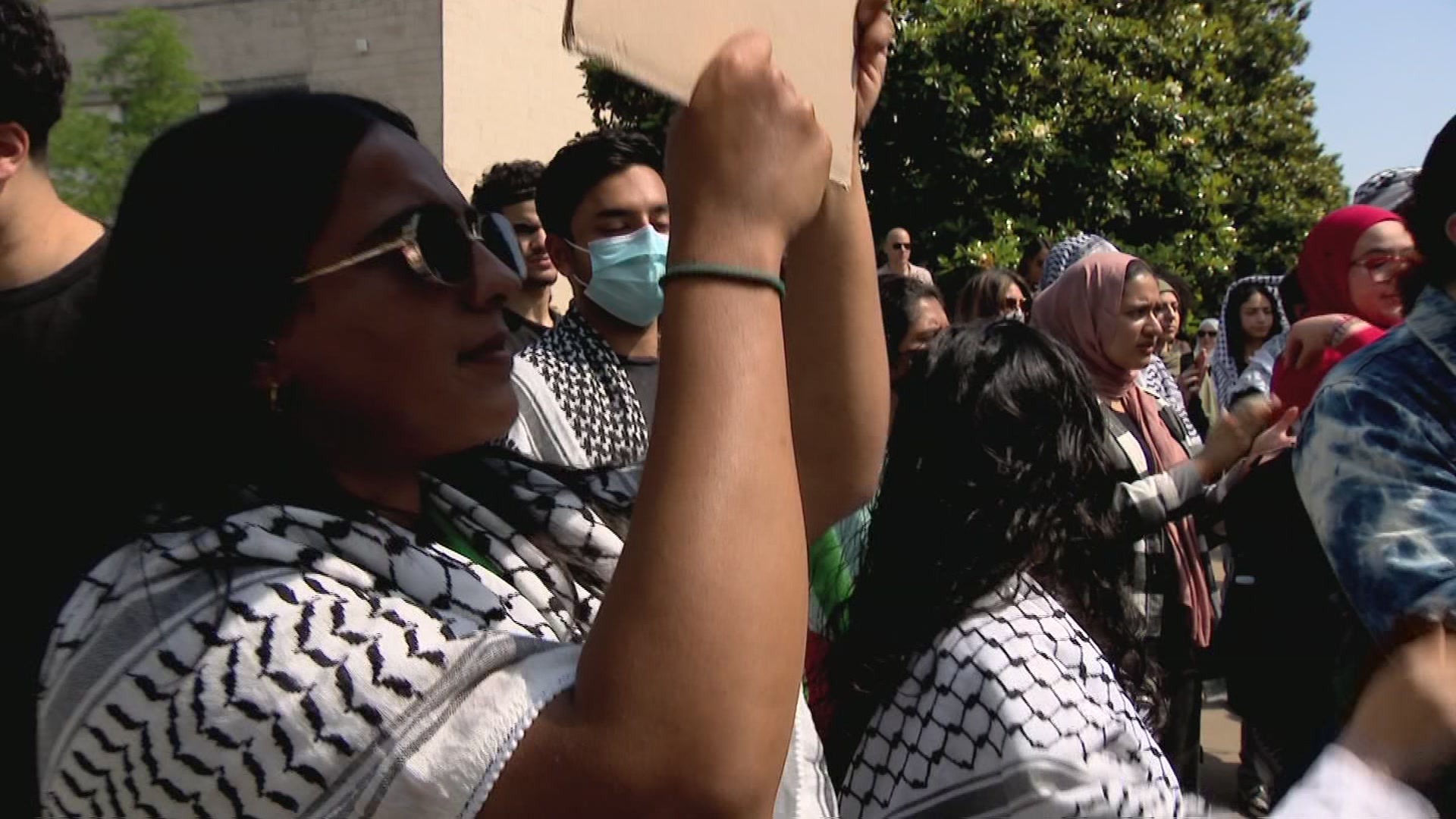 Protest resumes at UT Dallas following arrests earlier in week