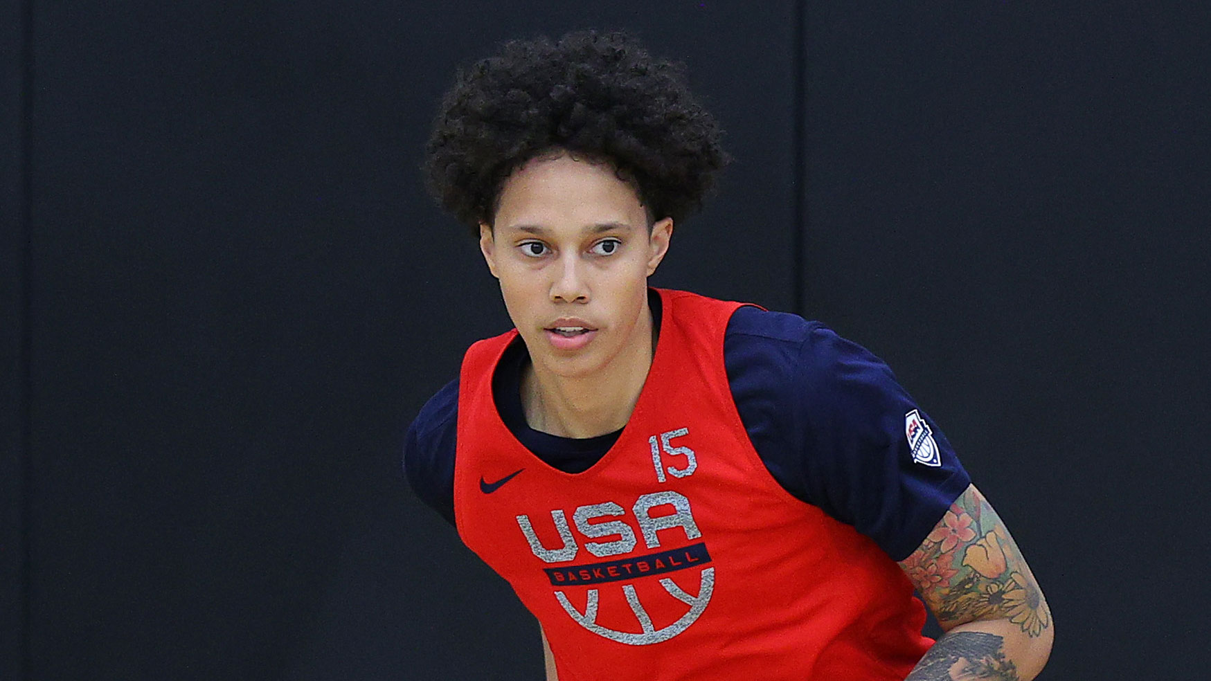 ブリトニー・グライナー直筆サイン入り超大型写真…Brittney Griner…アメリカのプロバスケットボール選手…23 ブリトニー・グライナー直筆サイン入り超大型写真…Brittney
