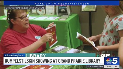 Grande Prairie Libraries putting on hand puppet show