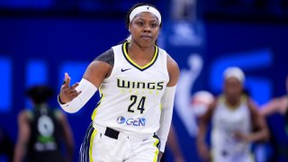 odyssey sims scores 18 in her season debut, the wings beat the lynx to snap an 11-game losing streak