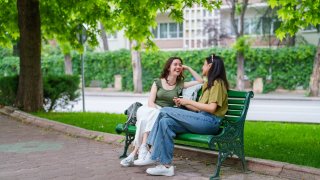 Harvard-trained researcher: People with high emotional intelligence always do 3 things when talking to others