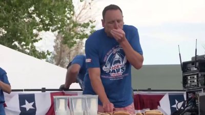 Joey Chestnut eats 57 hot dogs in military fundraiser at Fort Bliss