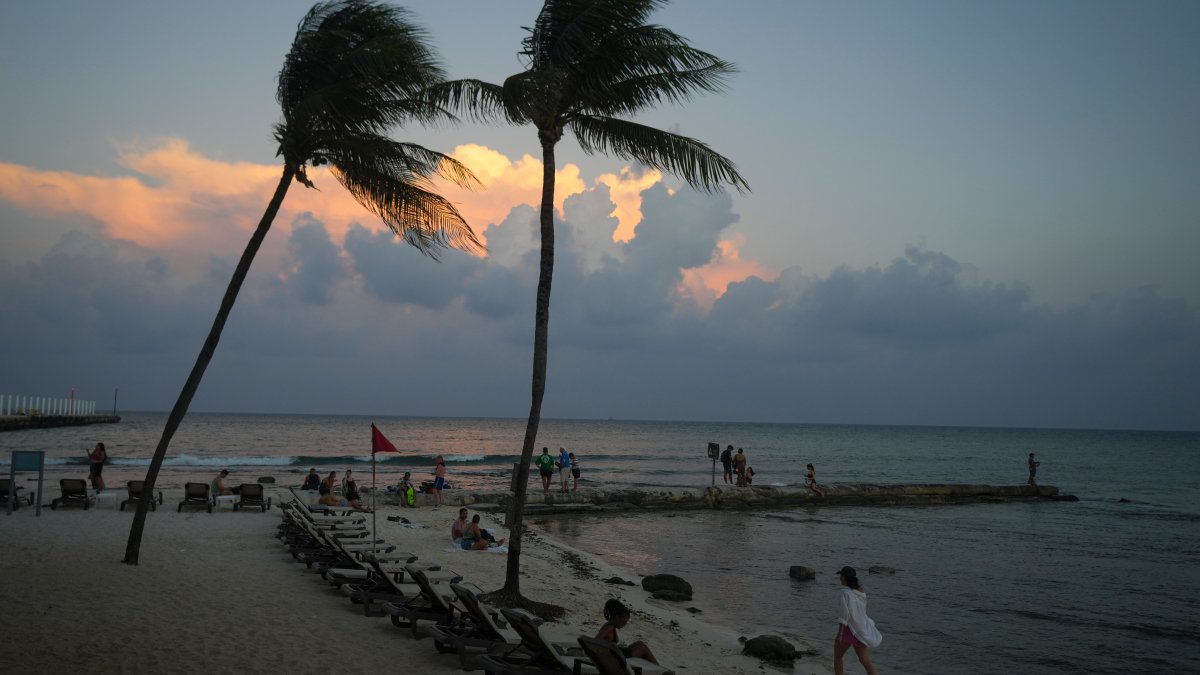 Hurricane Beryl heads toward Mexico as Category 3 storm – NBC 5 Dallas ...