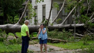 Jackie Jecmenek, right, talks with city worker Bobby Head