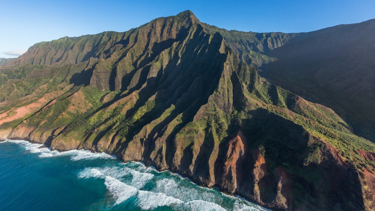 1 dead, 2 missing after helicopter crashes off Hawaiian island NBC 5