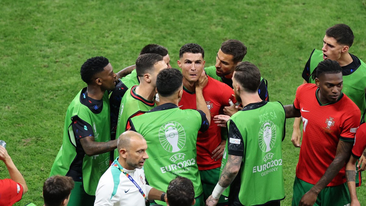 Portugal advances to Euro quarterfinals despite Ronaldo's penalty miss