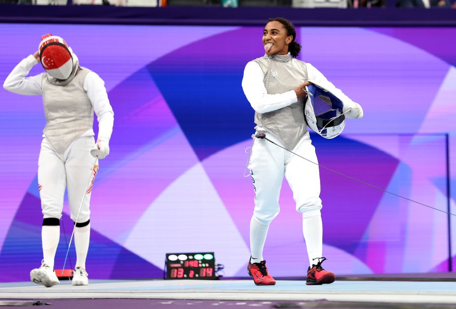 Lauren Scruggs of Team United States (R) celebrates winning against Amita Berthier of Team Singapore (L)