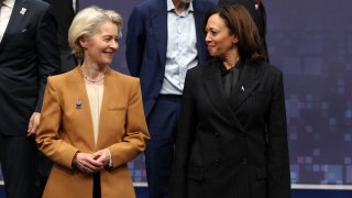 European Commission President Ursula von der Leyen (L) and US Vice President Kamala Harris (R) line up for the family photo at the UK Artificial Intelligence (AI) Safety Summit at Bletchley Park, in central England, on November 2, 2023.