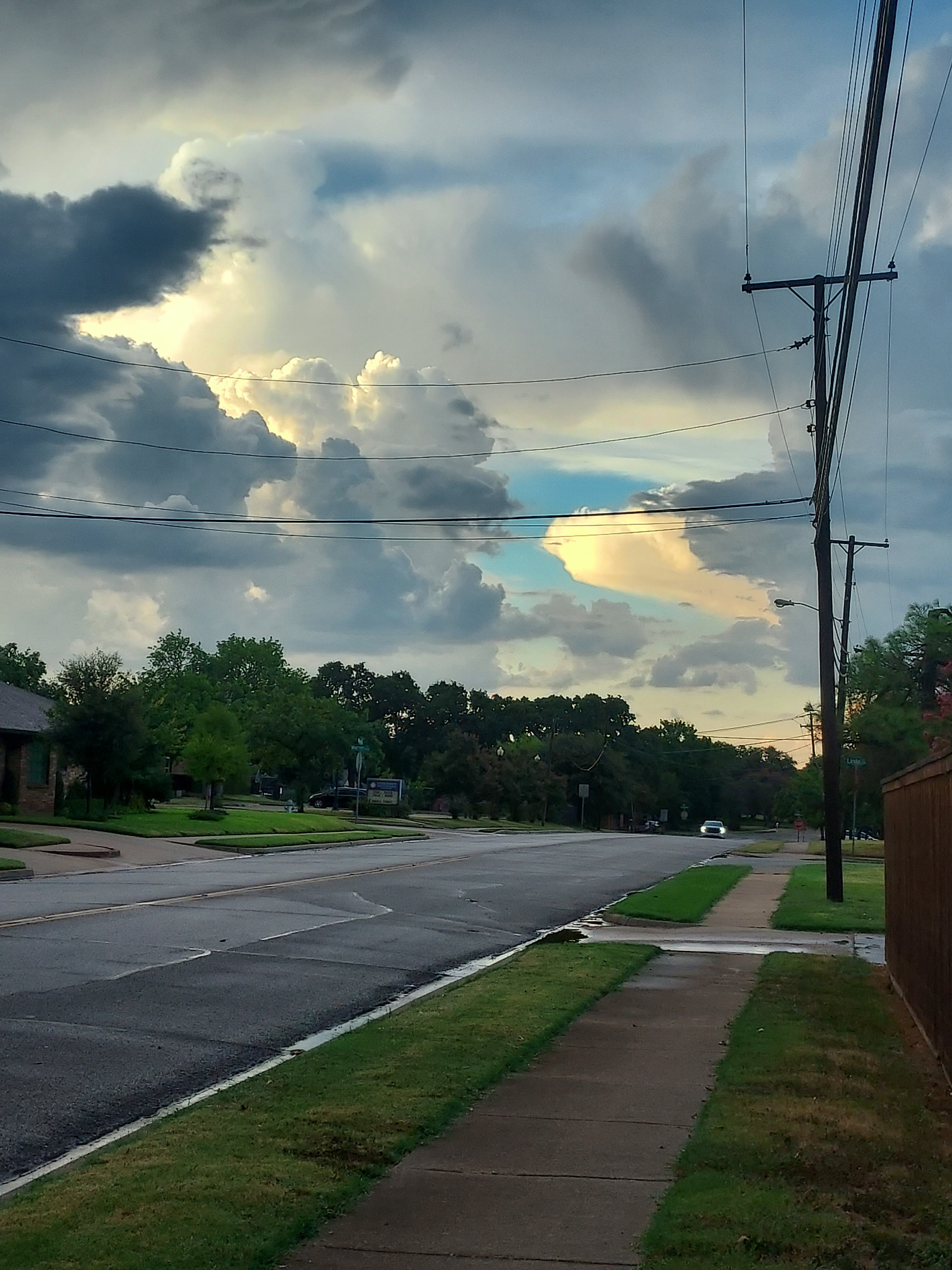 Beautiful cloud formations after our tiny thunderstorm ⛈️