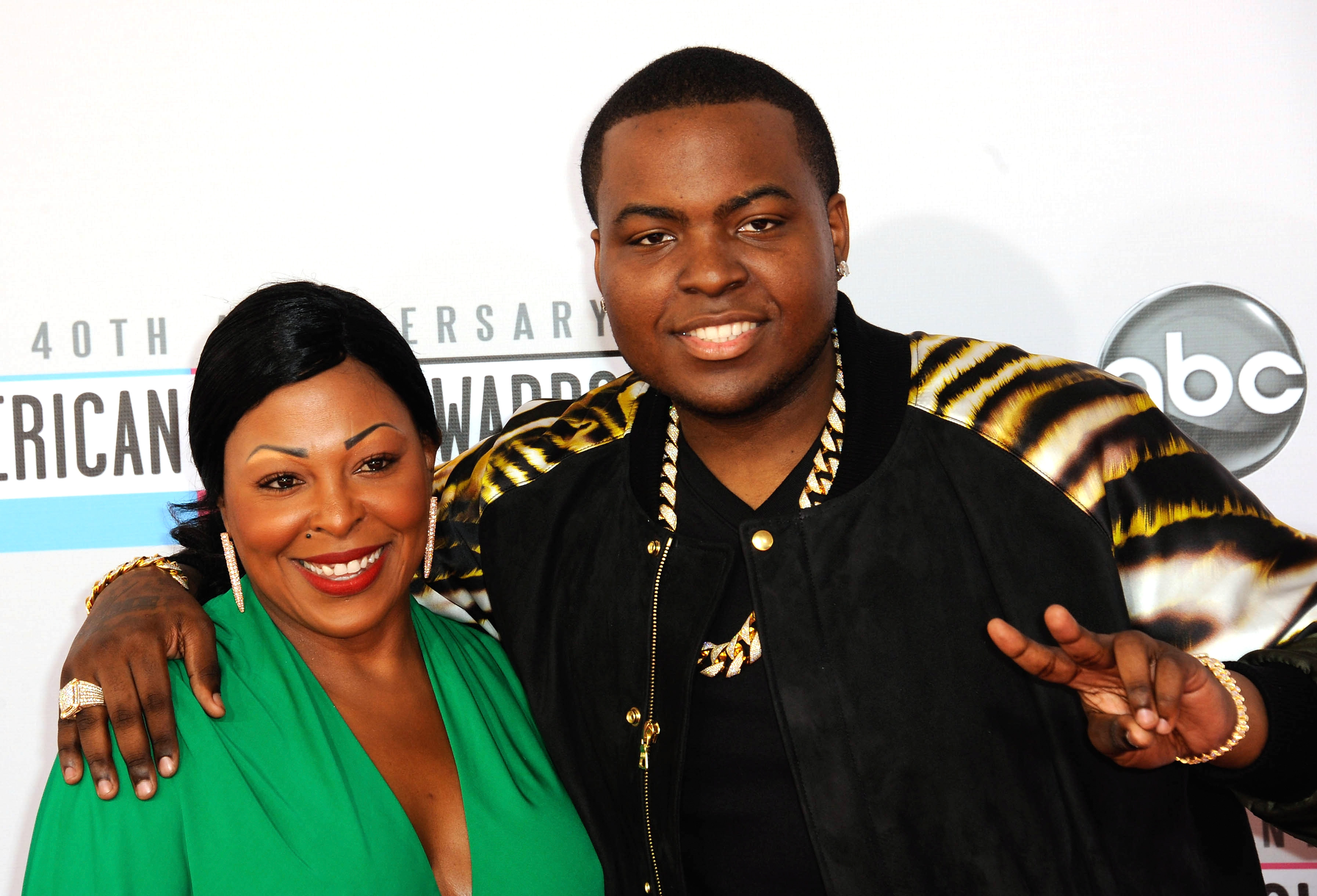 Rapper Sean Kingston and his mother plead not guilty to organized fraud and grand theft charges