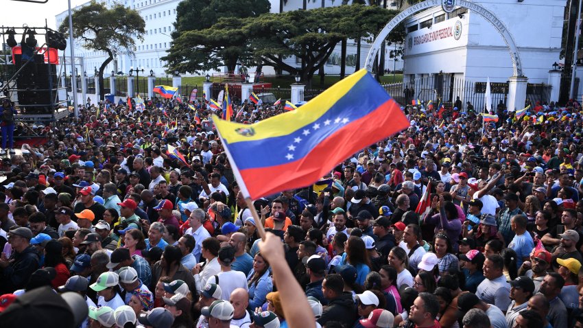 VENEZUELA-ELECTION-VOTE-AFTERMATH-MADURO-SUPPORTERS