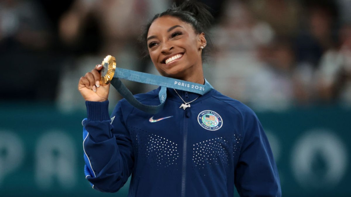 Simone Biles responds to husband Jonathan Owens wearing her gold medal