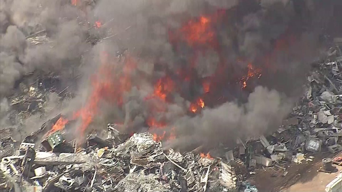 Emergency crews battle fire in Fort Worth – NBC 5 Dallas-Fort Worth