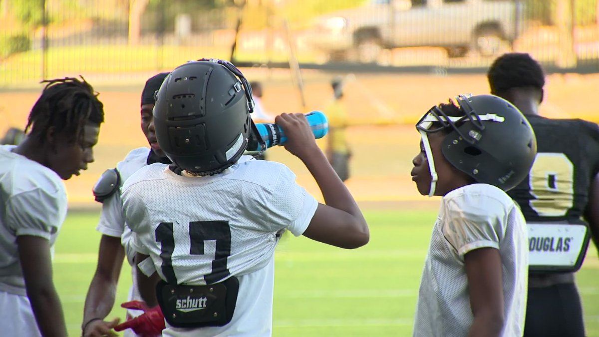 South Oak Cliff Football prepares for season in intense heat – NBC 5