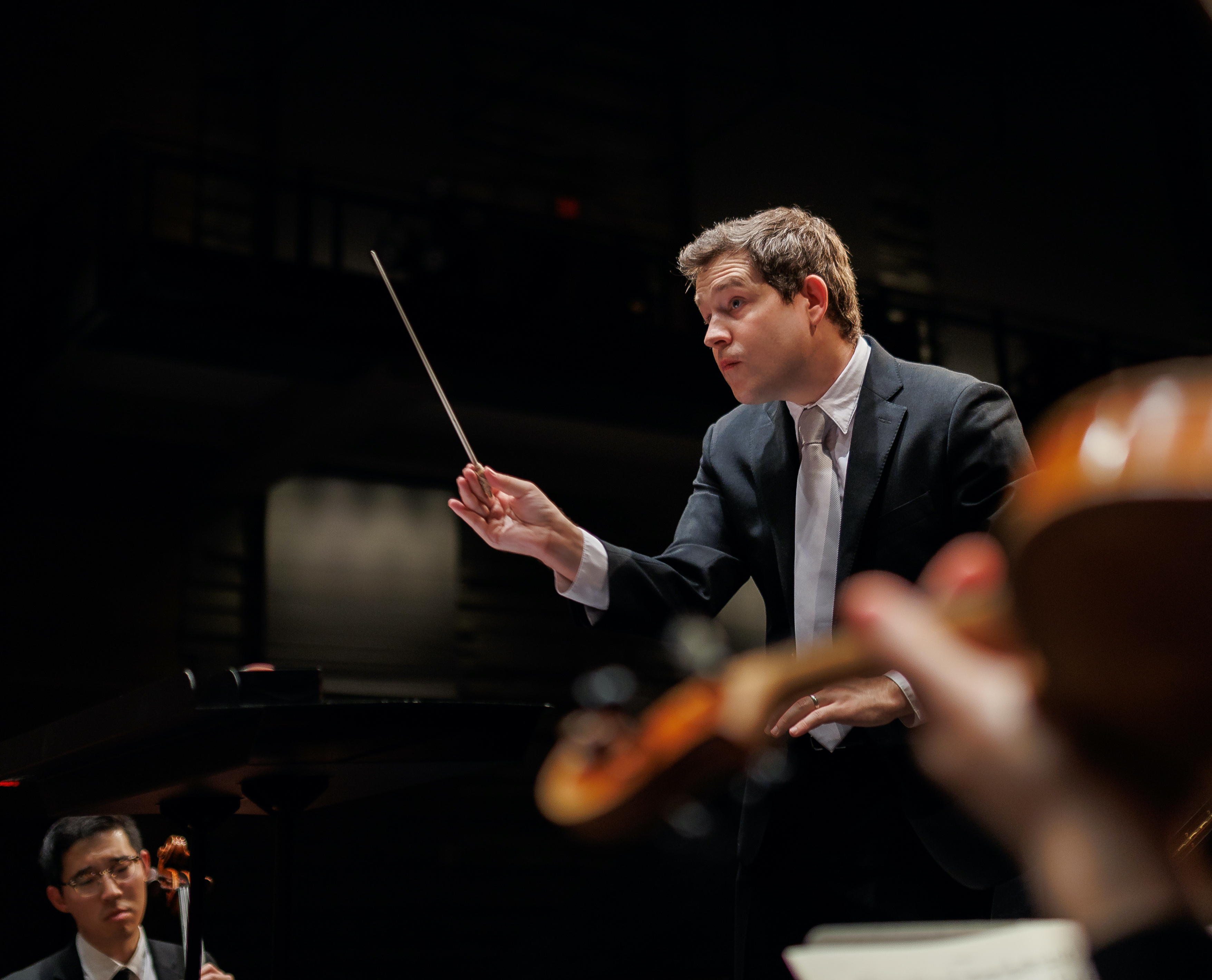 Richard McKay conducting 2024 Dallas Chamber Symphony