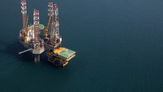 An offshore drilling platform stands in shallow waters at the Manifa offshore oilfield, operated by Saudi Aramco, in Manifa, Saudi Arabia, on Wednesday, Oct. 3, 2018.