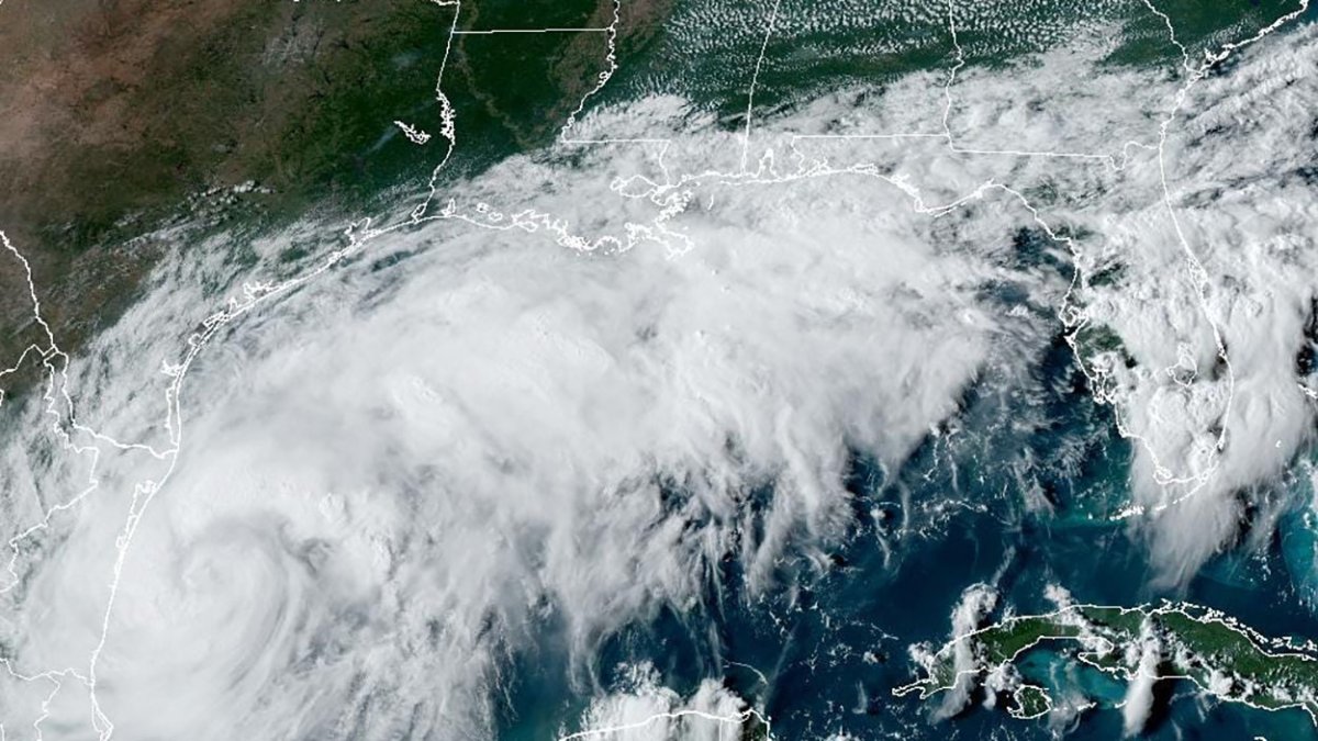 Francine strengthens to a hurricane as it approaches Louisiana coast ...