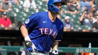 Texas Rangers’ Corey Seager rounds the bases after hitting a solo home run during the fourth inning of a baseball game against the Chicago White Sox in Chicago, Thursday, Aug. 29, 2024. (AP Photo/Nam Y. Huh)