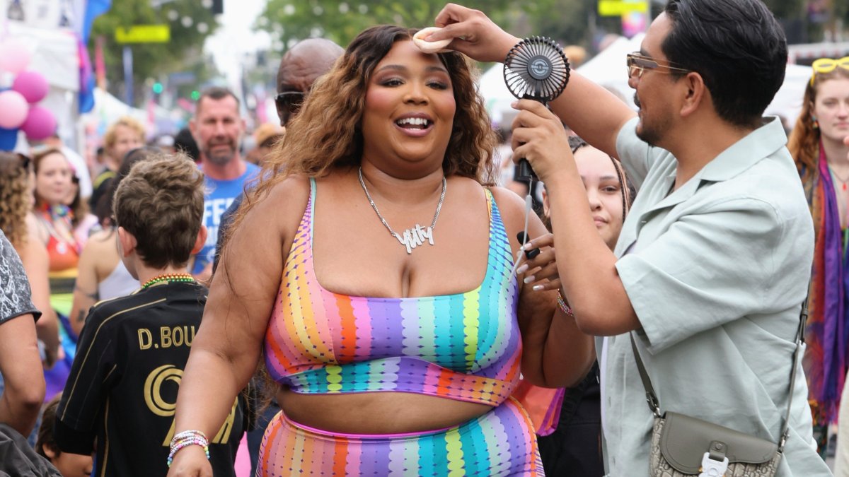 Lizzo unveils before-and-after look at weight loss transformation