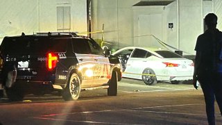 Arlington police investigate a triple shooting at an apartment complex on Lincoln Drive, Sunday, Sept. 29, 2024.