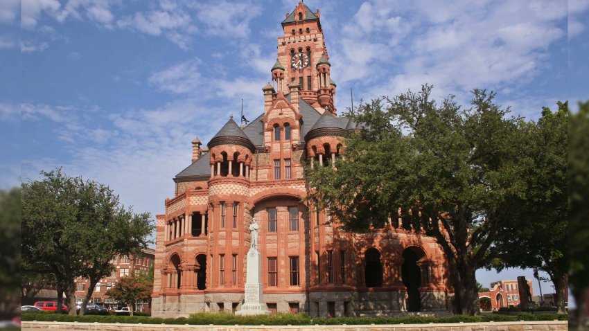 Scenic view of the famous Ellis County Courthouse located in Waxahachie, Texas – stock photo.